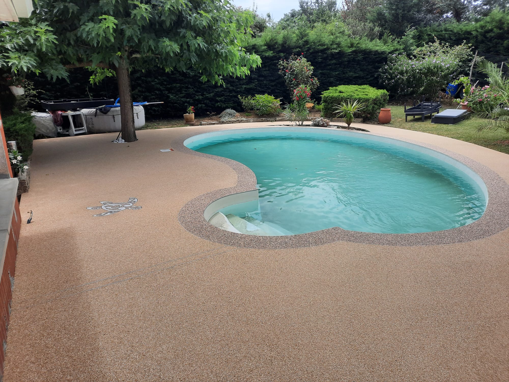 revêtement en résine pour plage de piscine